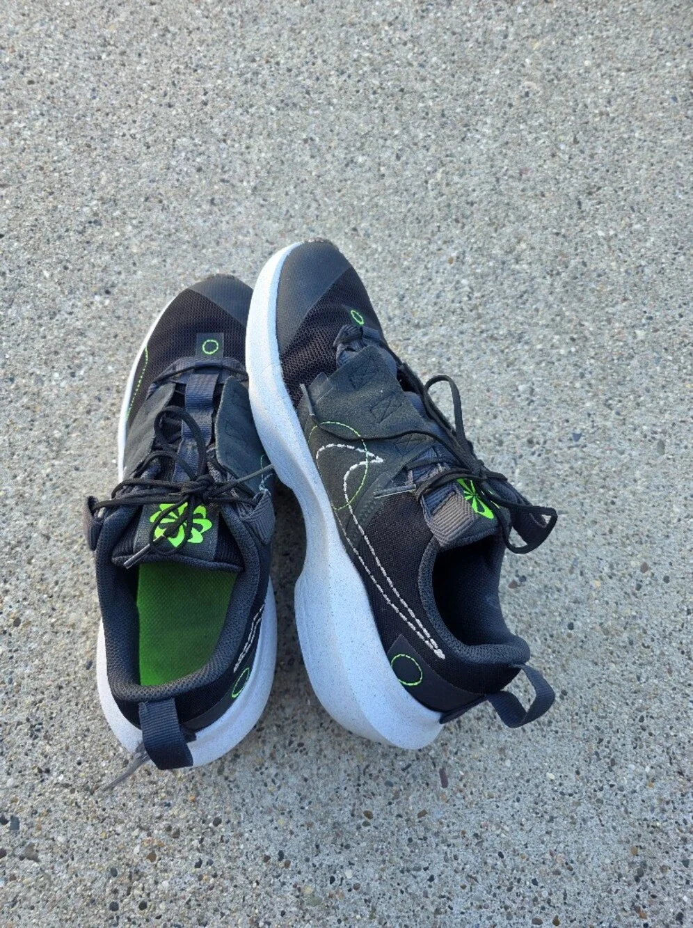 Nike Black and Green Athletic Sneaker Youth Boys 7Y